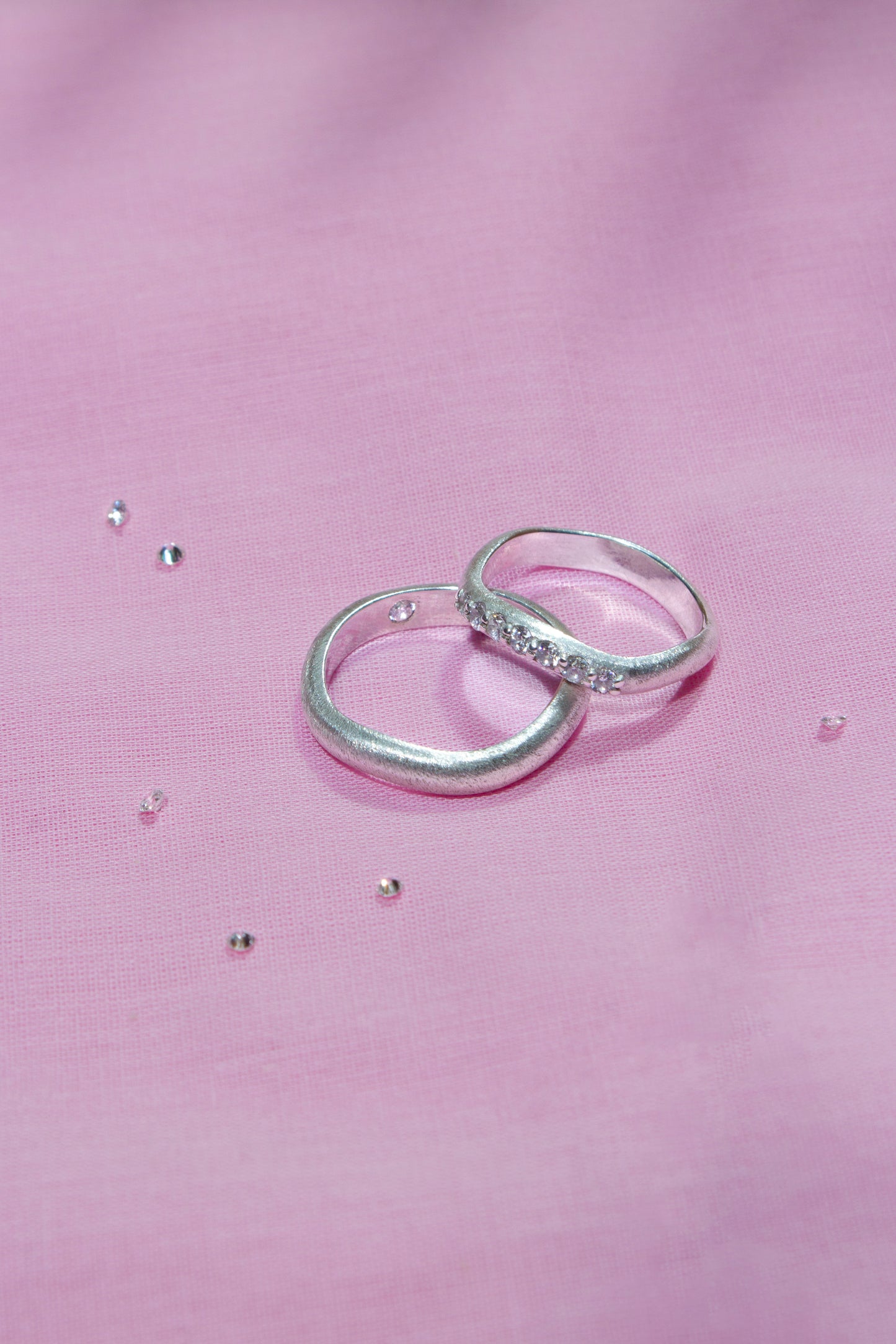 Vena Amoris Wedding Rings