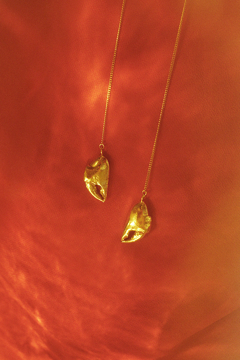 A photo of the Violette Stehli gold vermeil Crab Claw lariat necklace by Violette Stehli. Photo by Angélique Stehli.