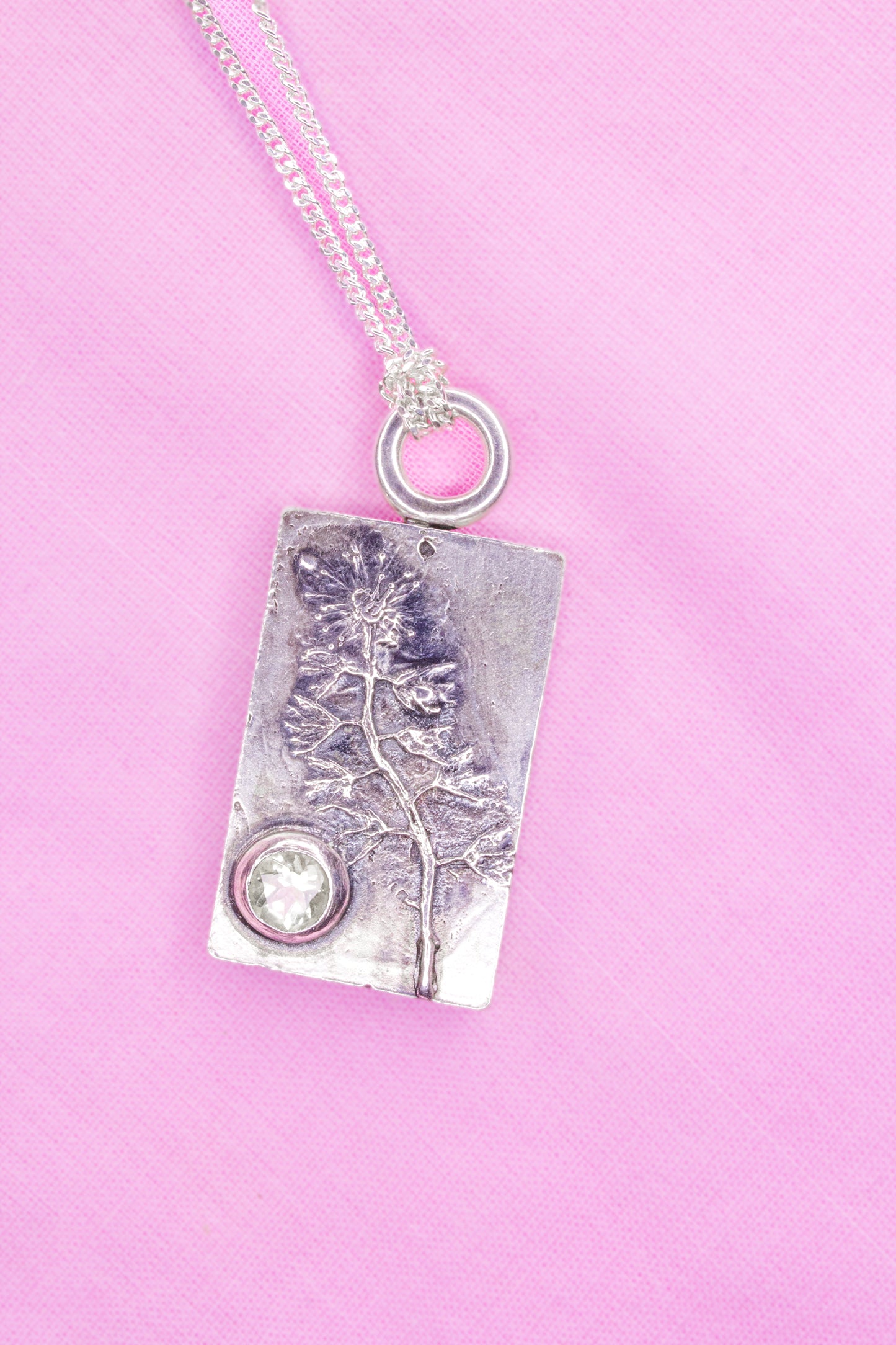 Pendentif Ghost Flower ✹ Vente Archive